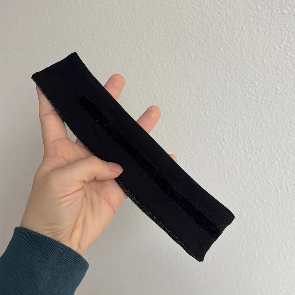 NWOT Lululemon Fly Away Tamer Headband II Luxtreme Luminosity Foil Print Black